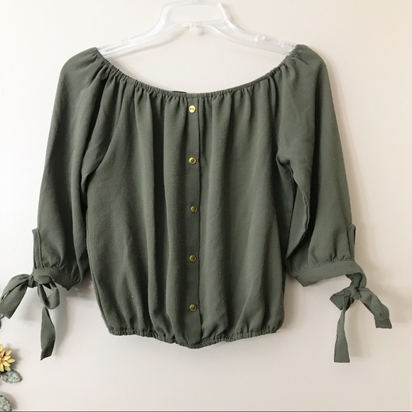 Papermoon Tops - Papermoon Green 3/4 Sleeve Button-Up Crop Top Sz S